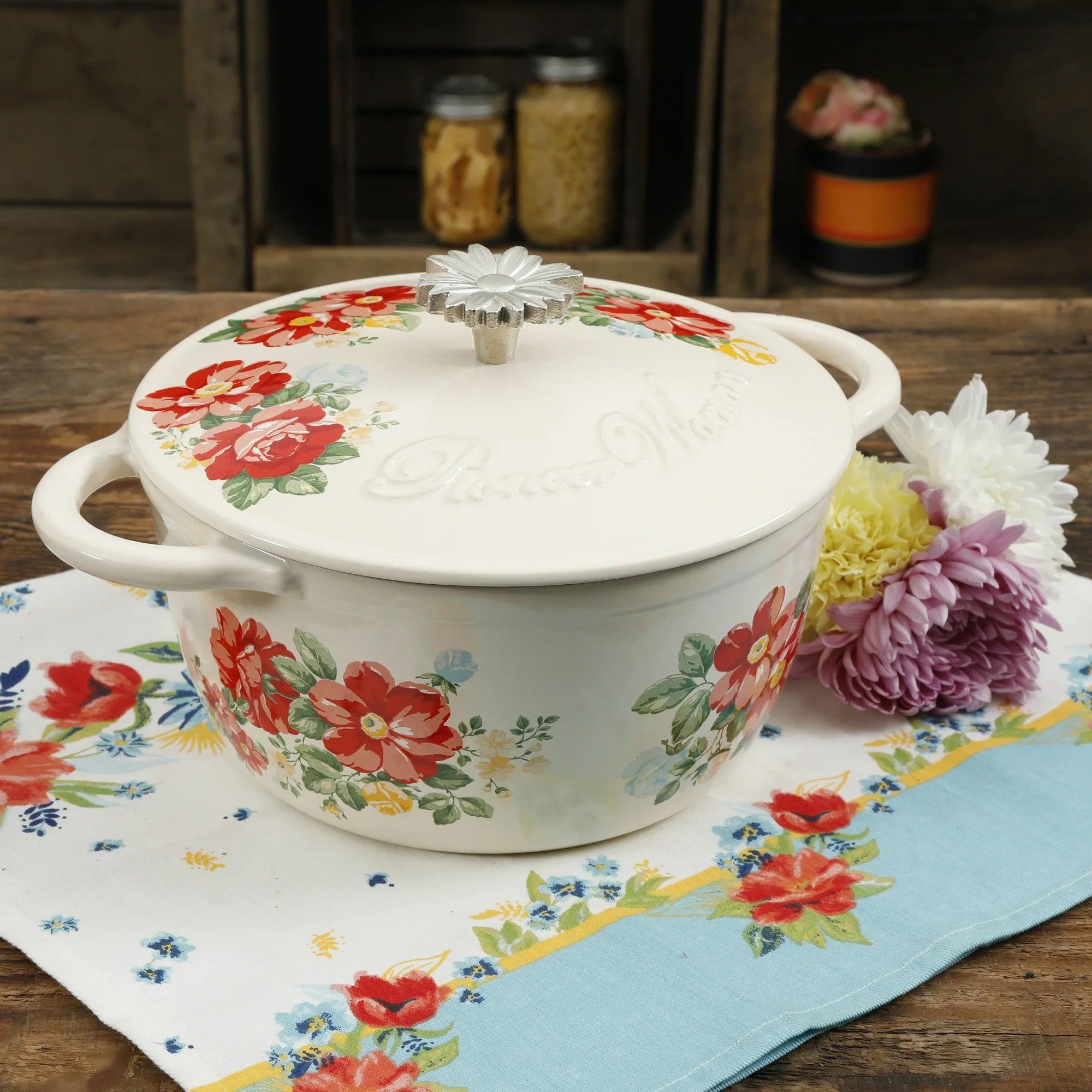 The Pioneer Woman Vintage Floral Enameled Cast Iron 3-Quart Dutch Oven The Pioneer Woman Vintage Floral Enameled Cast Iron 3-Quart Dutch Oven
